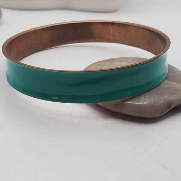 Green with envy 1970s enameled bracelet bangle - Picture 2 of 2